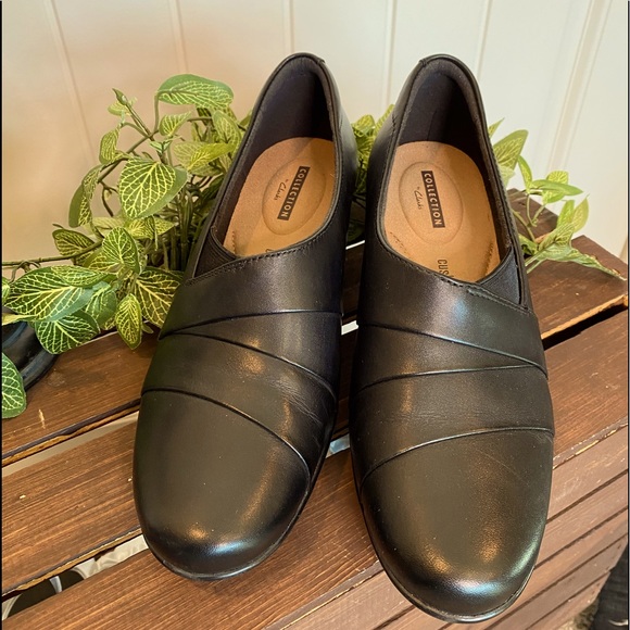 Like New! Clarks Soft Memory Foam Heel Collection - Picture 1 of 9